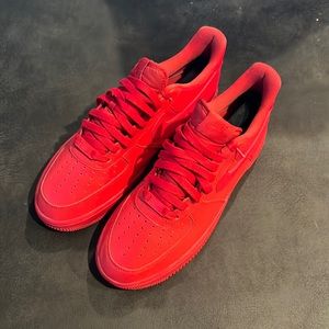 Mens Air Force low triple red size 8